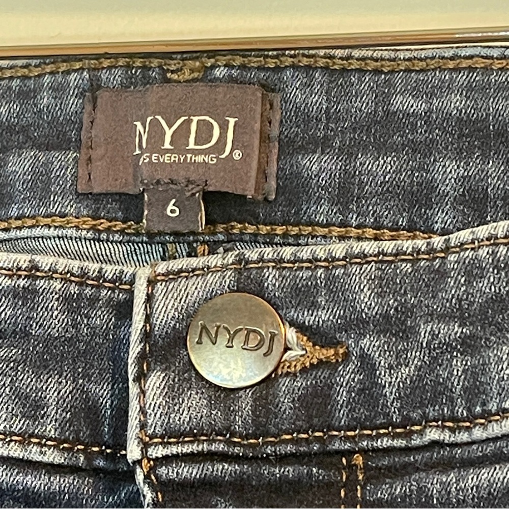 NYDJ Margot Girlfriend Cuffed Jean, Size 6 Palace Wash, Inseam 24” - Picture 4 of 7